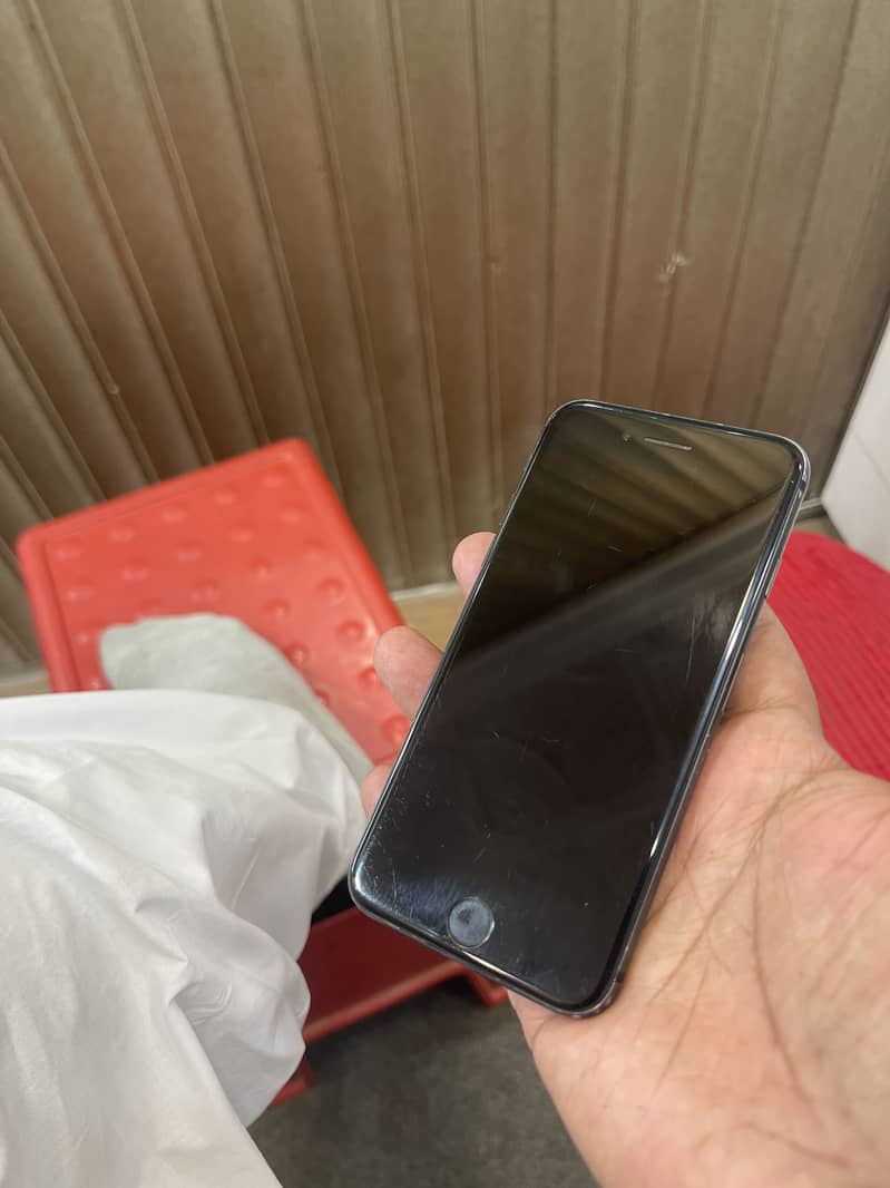 Apple iPhone 7 0