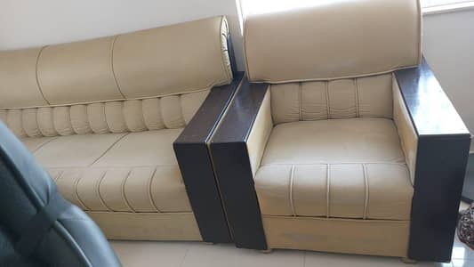 7 seater sofa set is for sale in only 40,000