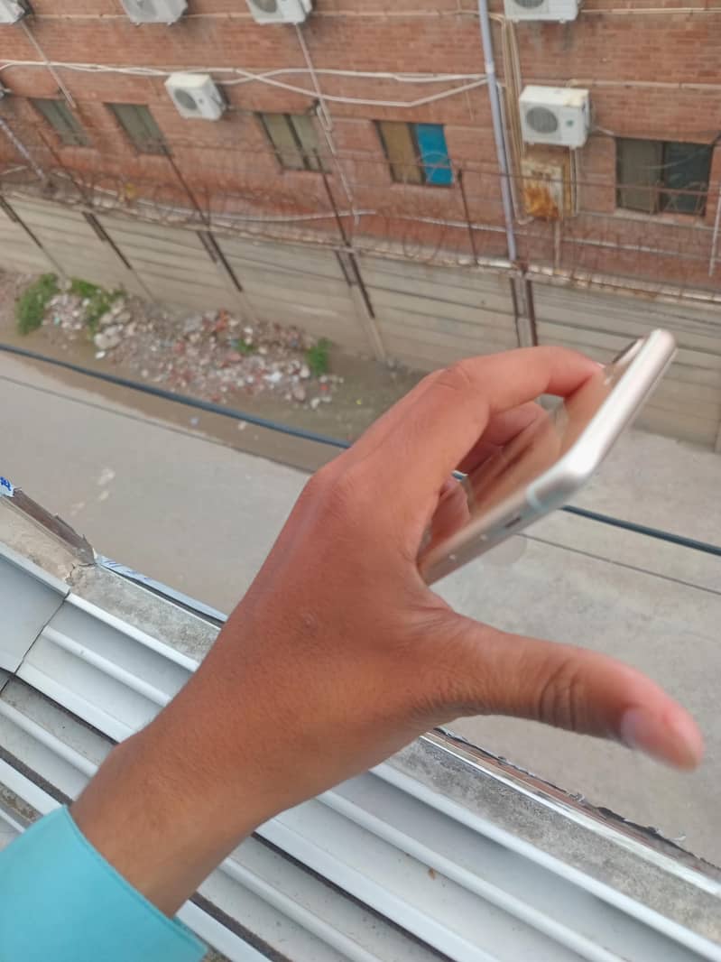Apple iPhone 7 3