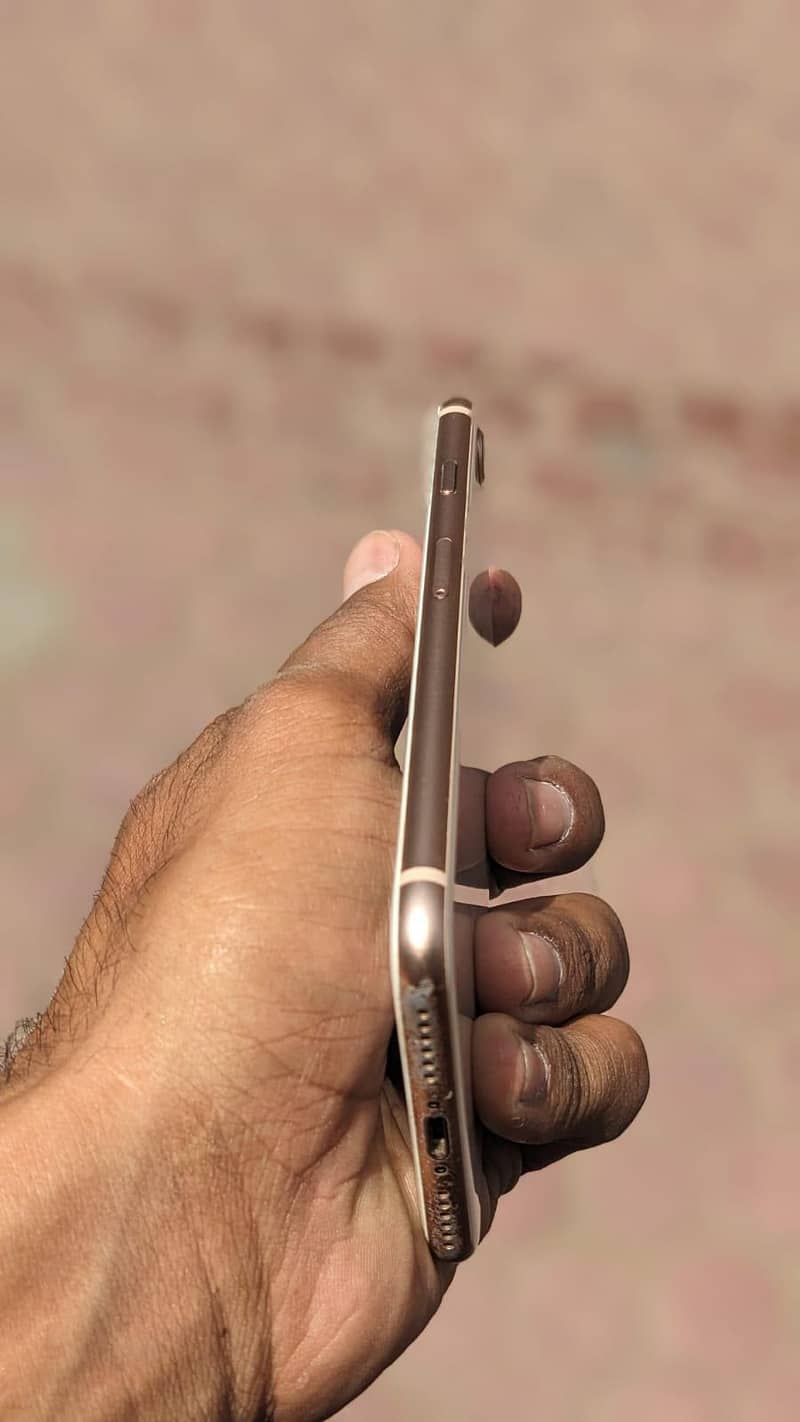 Apple iPhone 8 3