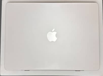 Macbook air m4 16/256 15” with apple care + for sale.