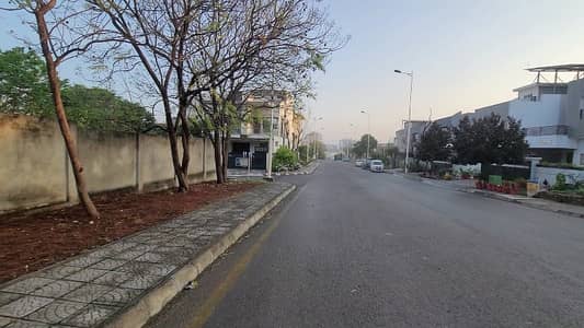 10 Marla Corner Height location Sunfacing plot for sale. Dem 2.40 Offer Required