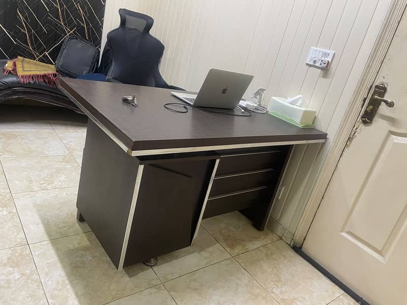 Office Table 0