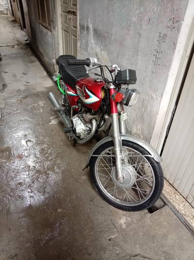 United 125 buht achi ur saf condition ka baike hai 03335859751