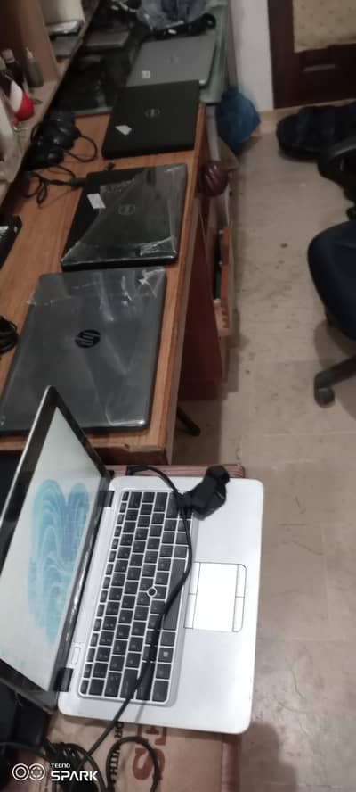 malir main sastey American se  aye laptop