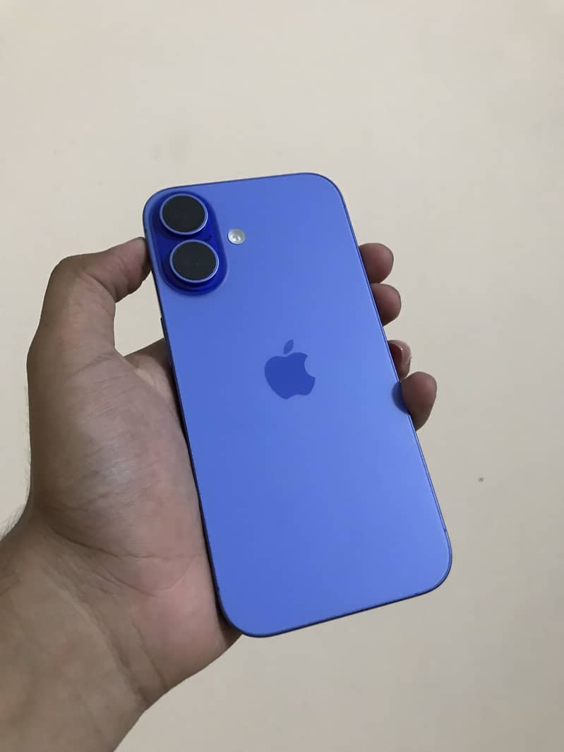 Apple iPhone 16 3