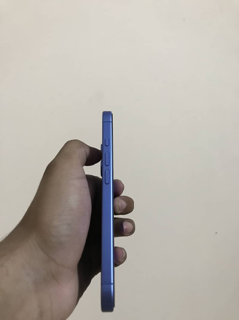 Apple iPhone 16 5