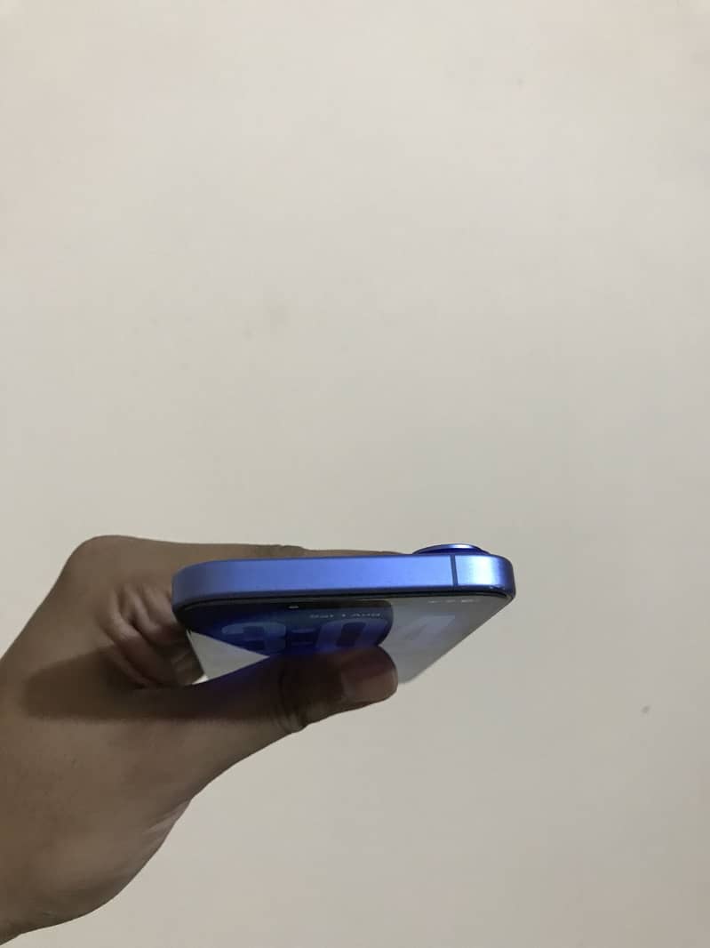 Apple iPhone 16 6