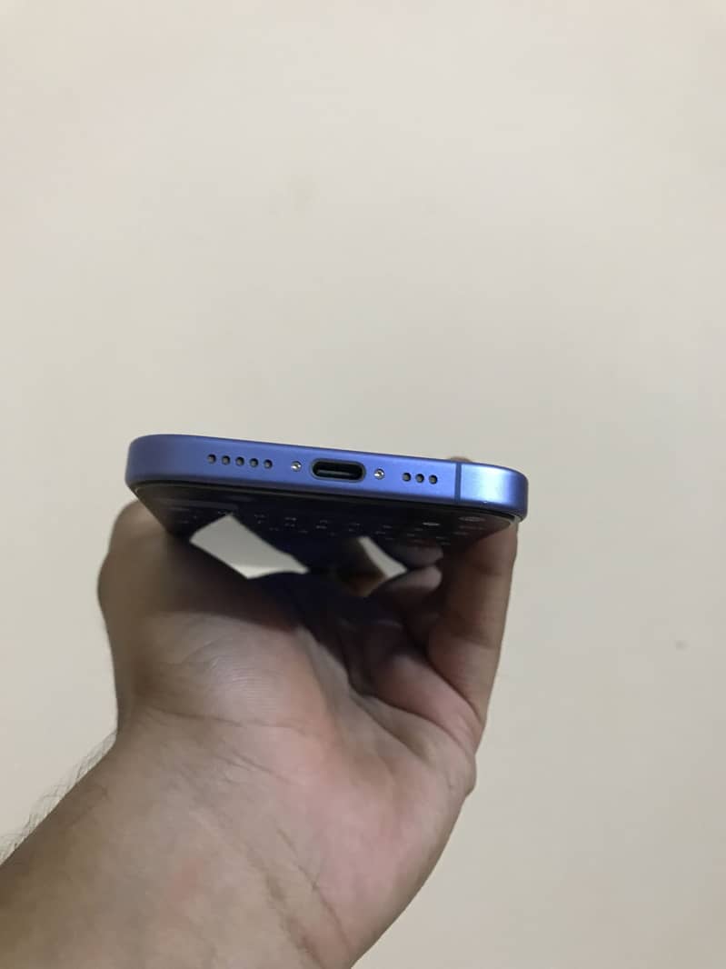 Apple iPhone 16 7