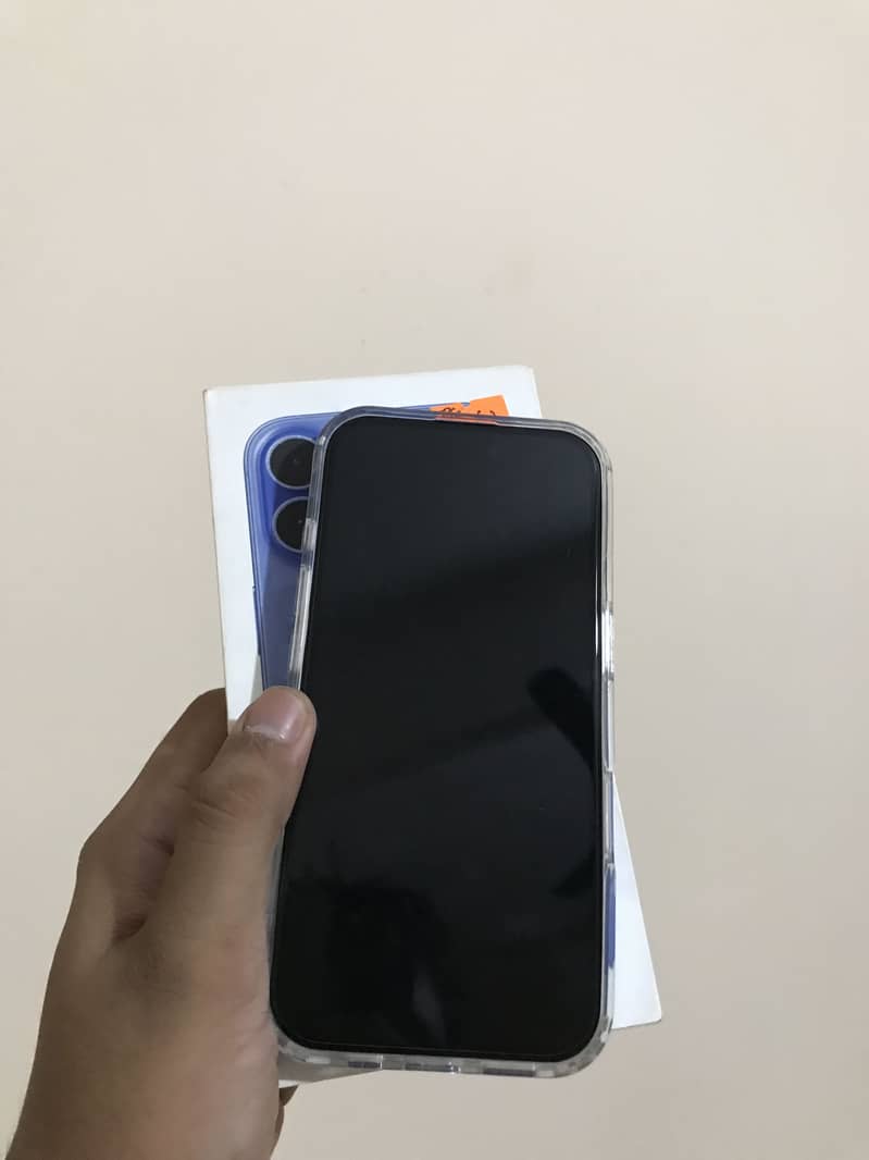 Apple iPhone 16 8