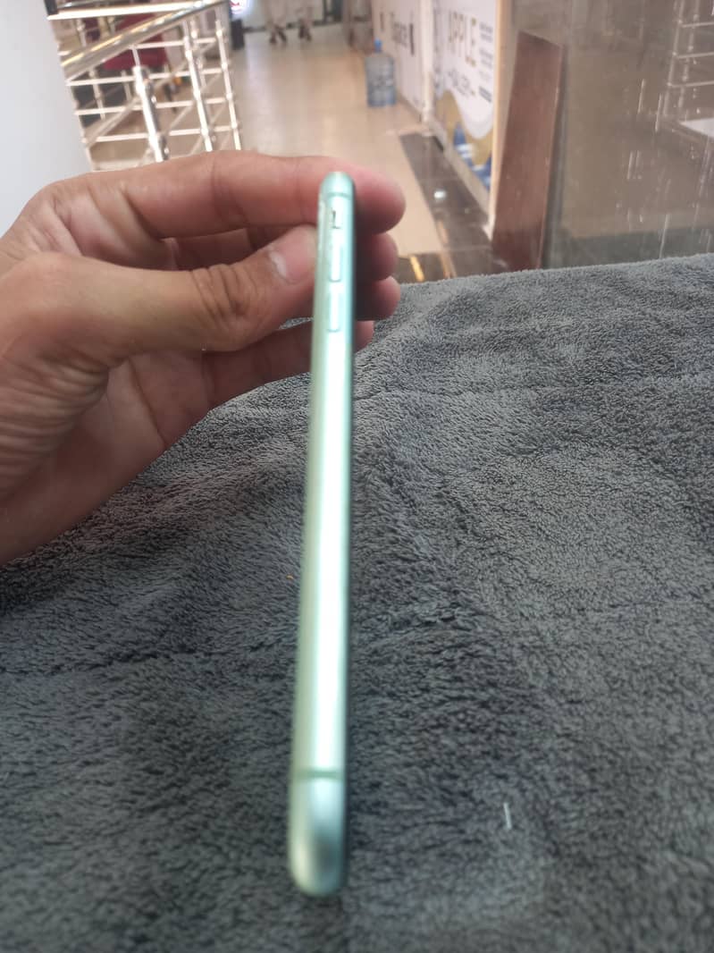 Apple iPhone 11 3