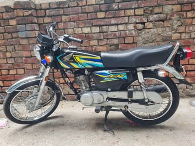 HONDA 125 BLACK COLOUR