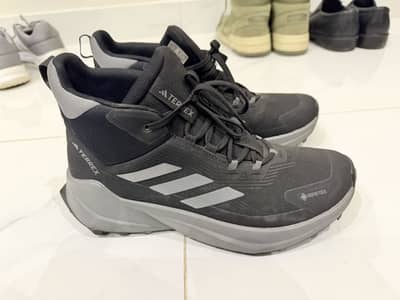 Adidas Terrex Gore-Tex Hiking Shoes – Excellent Condition – Original
