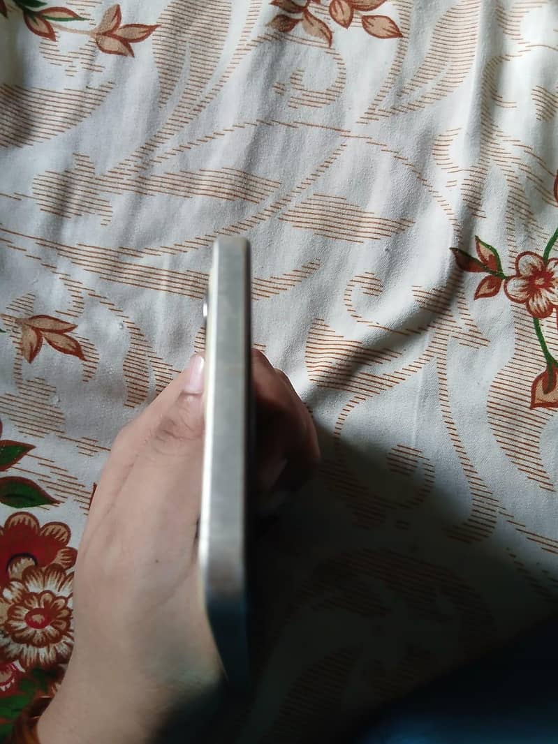 Realme C53 4