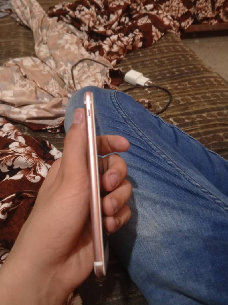 Apple iPhone 7 1