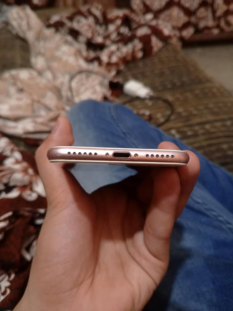 Apple iPhone 7 2