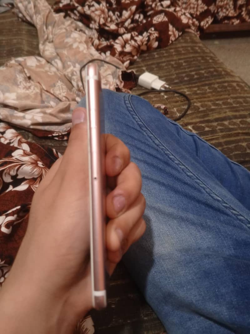Apple iPhone 7 3