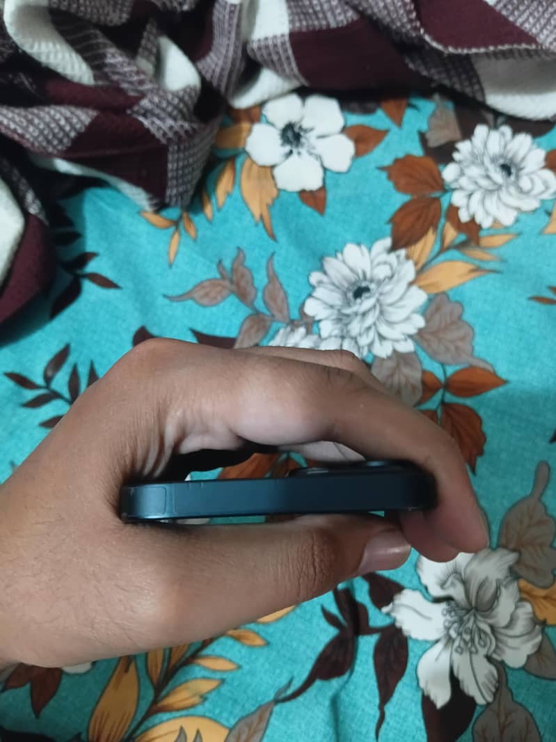 Apple iPhone 14 4