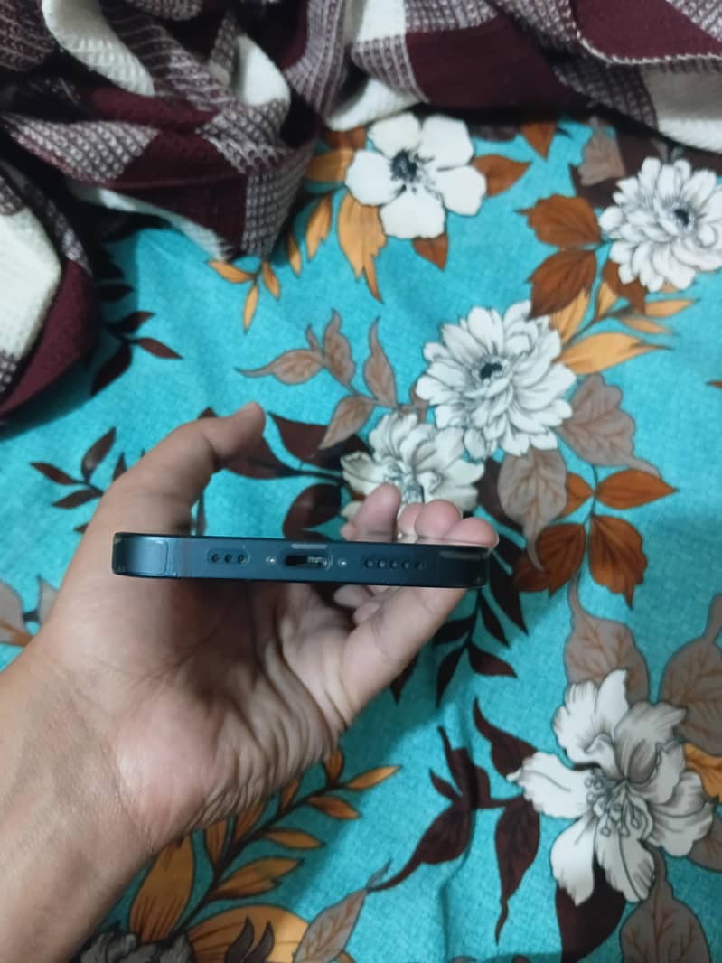 Apple iPhone 14 5
