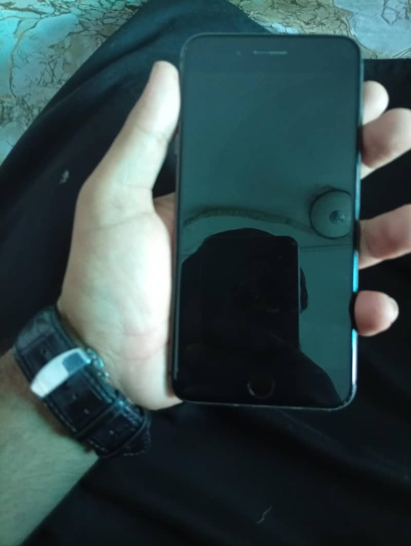 Apple iPhone 8 Plus 1