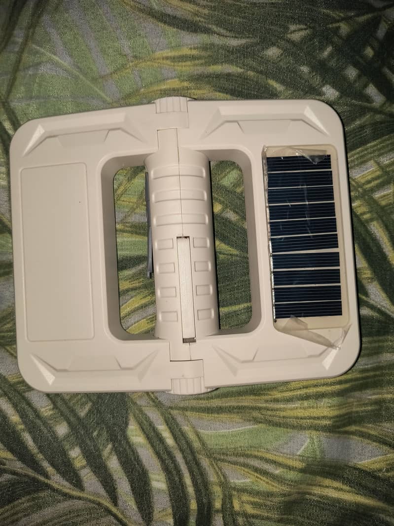 MULTIFUNCTIONAL SOLAR LIGHT 1