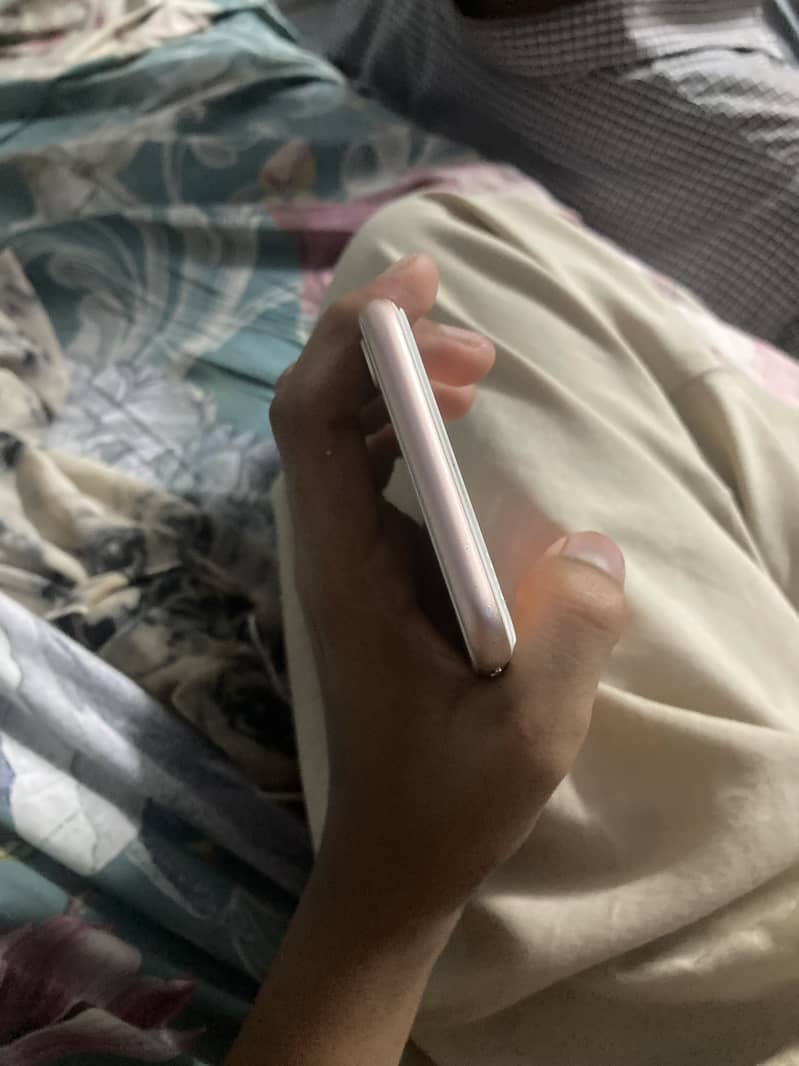Apple iPhone 8 1