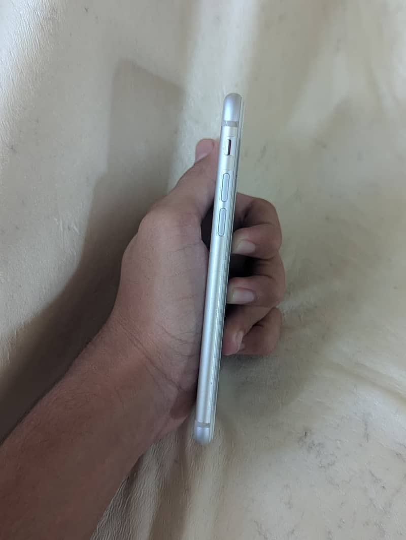 Apple iPhone 7 0