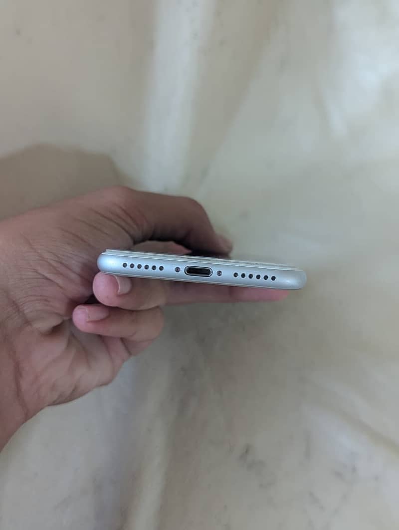 Apple iPhone 7 2