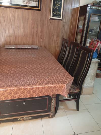 Dining Table with 6 Chairs for Sale – Excellent Condition