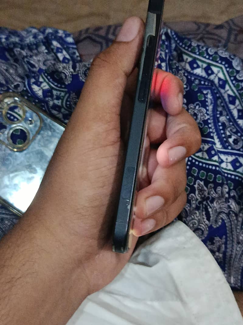 Apple iPhone 15 2