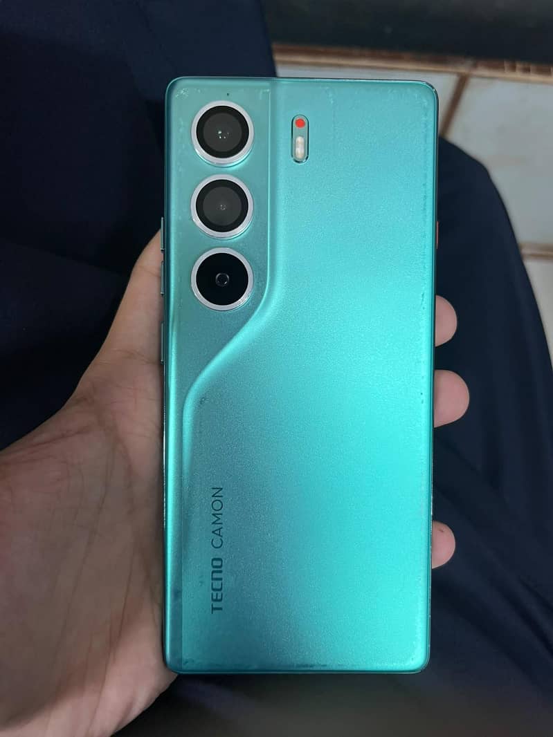 Tecno CAMON 40 0