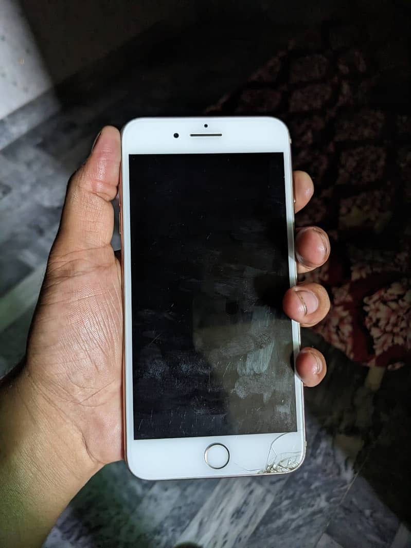 Apple iPhone 8 Plus 4