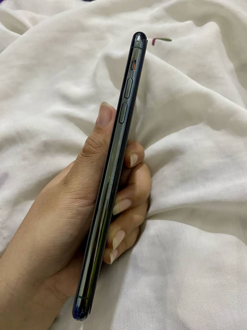 Apple iPhone 11 Pro Max 1