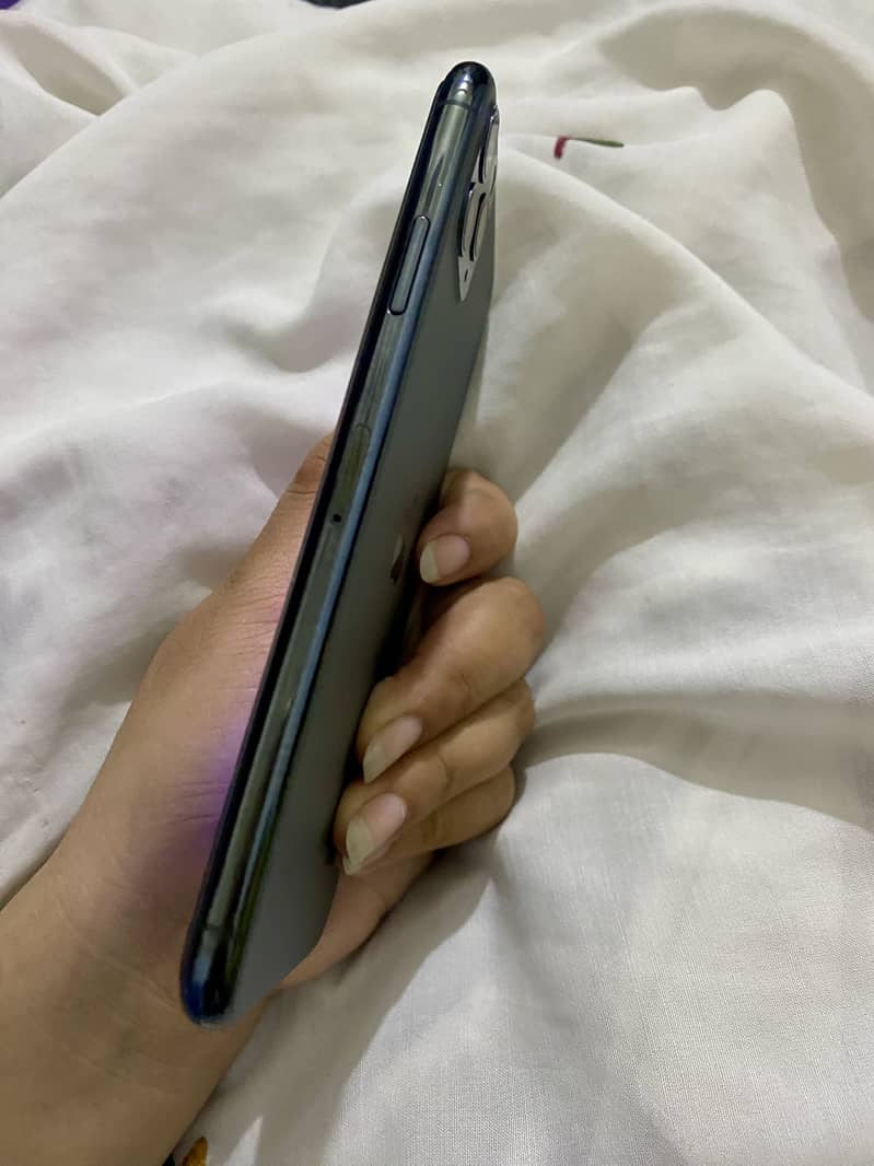 Apple iPhone 11 Pro Max 3