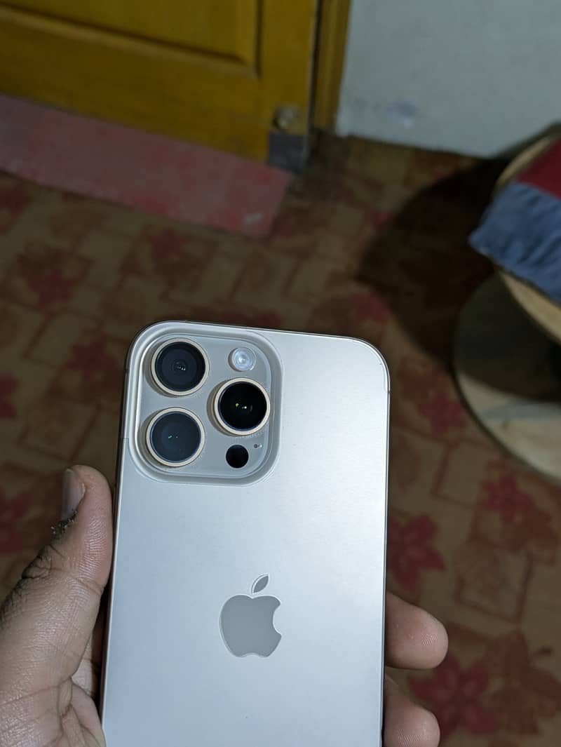 Apple iPhone 16 Pro Max 0