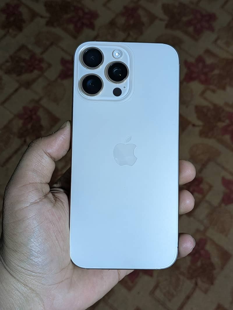 Apple iPhone 16 Pro Max 3