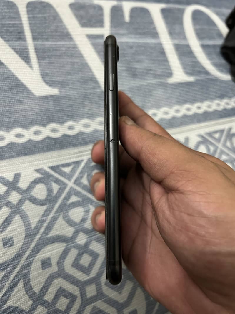 Apple iPhone 7 3