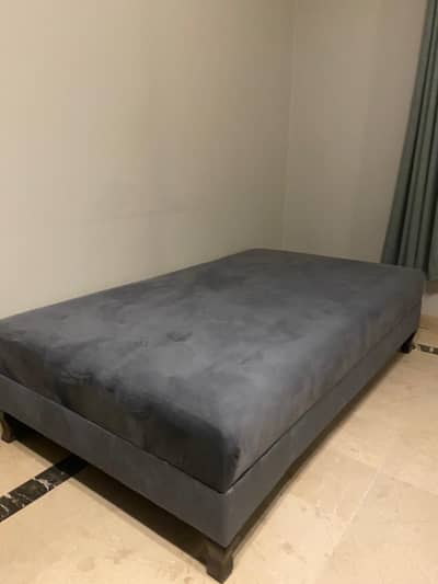 Excellent condition sofa-cum bed and seti for sale