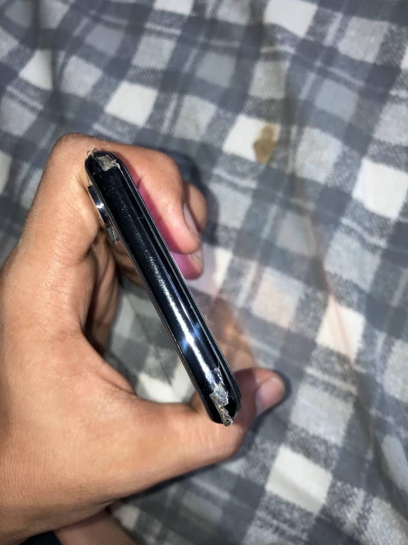 Apple iPhone XS 1