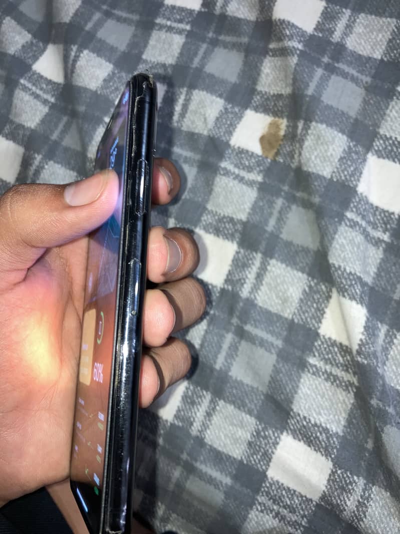 Apple iPhone XS 3