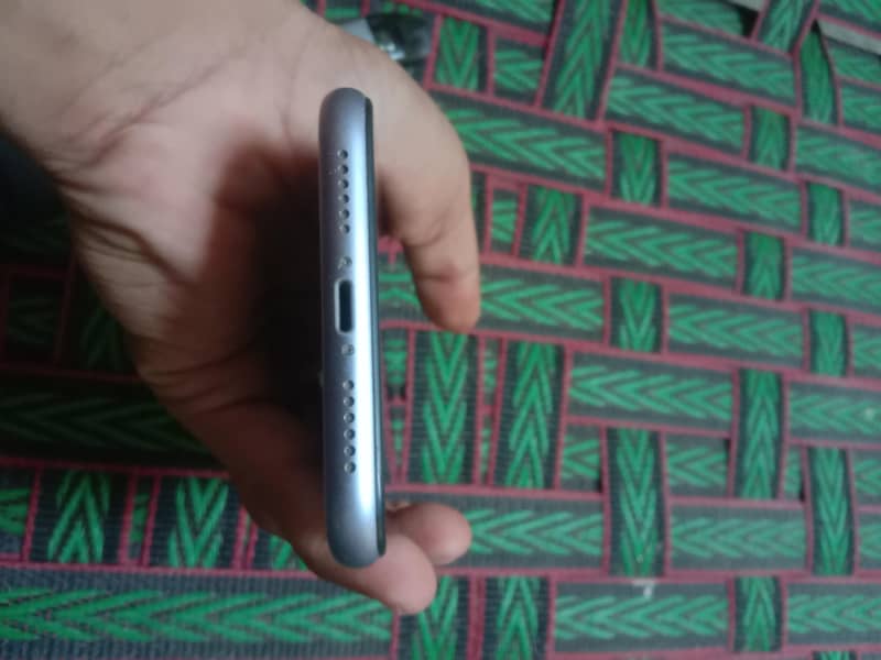Apple iPhone 11 3