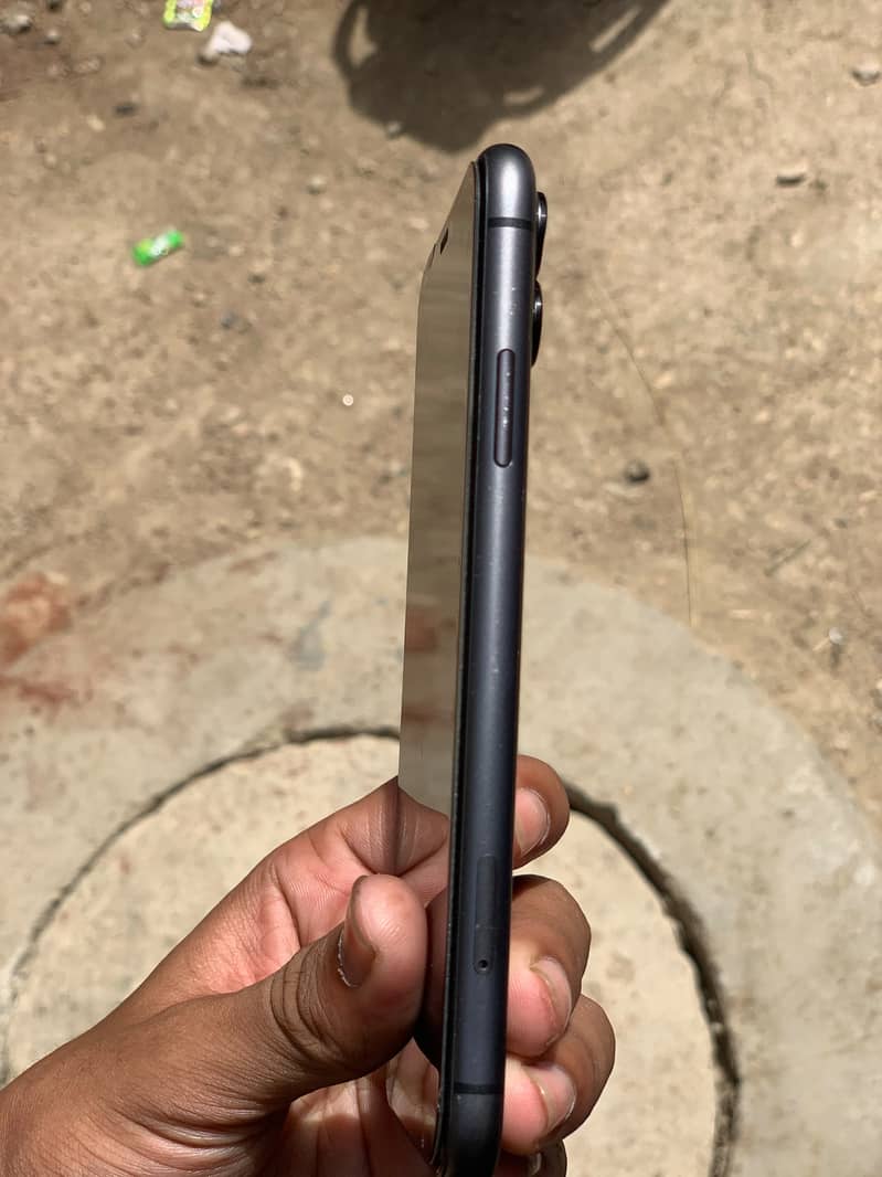 Apple iPhone 11 7
