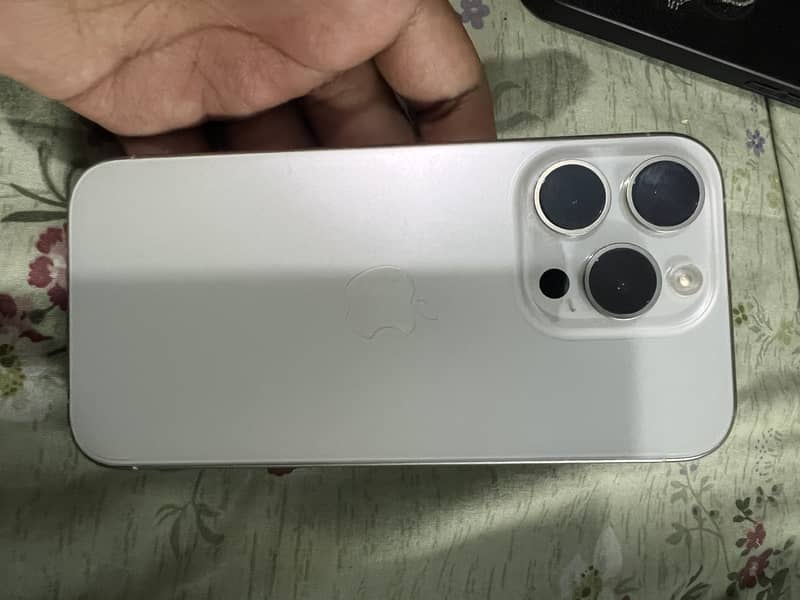 Apple iPhone 15 Pro 0