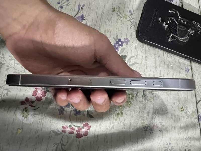 Apple iPhone 15 Pro 2