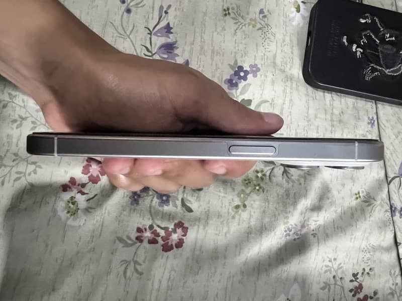 Apple iPhone 15 Pro 3