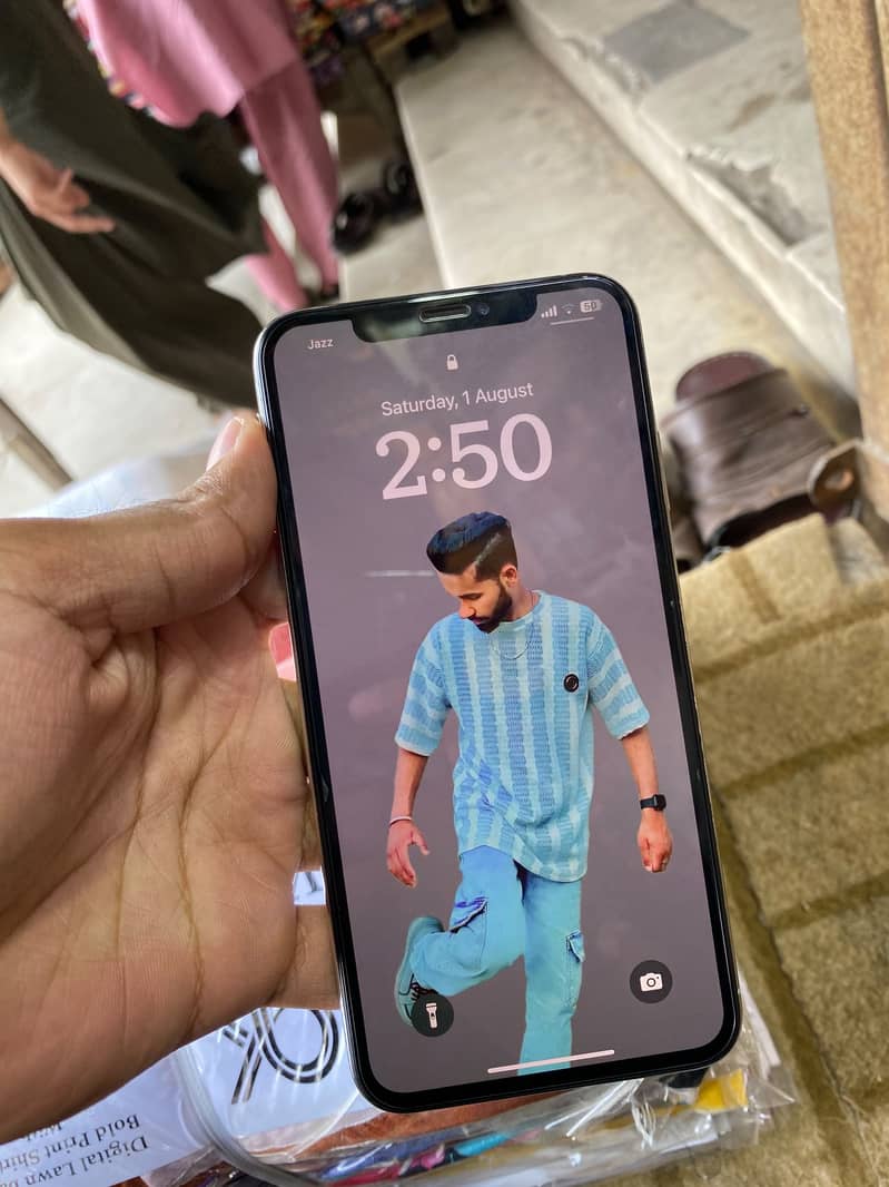 Apple iPhone XS Max 4