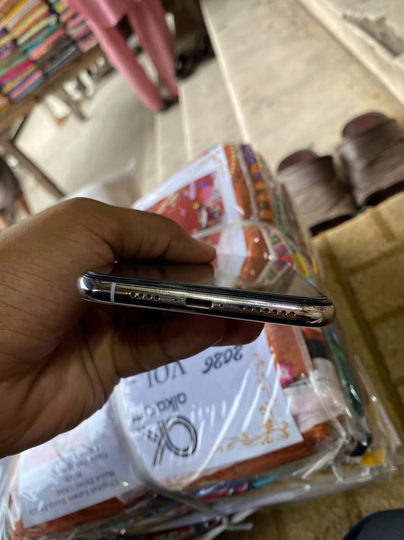 Apple iPhone XS Max 6