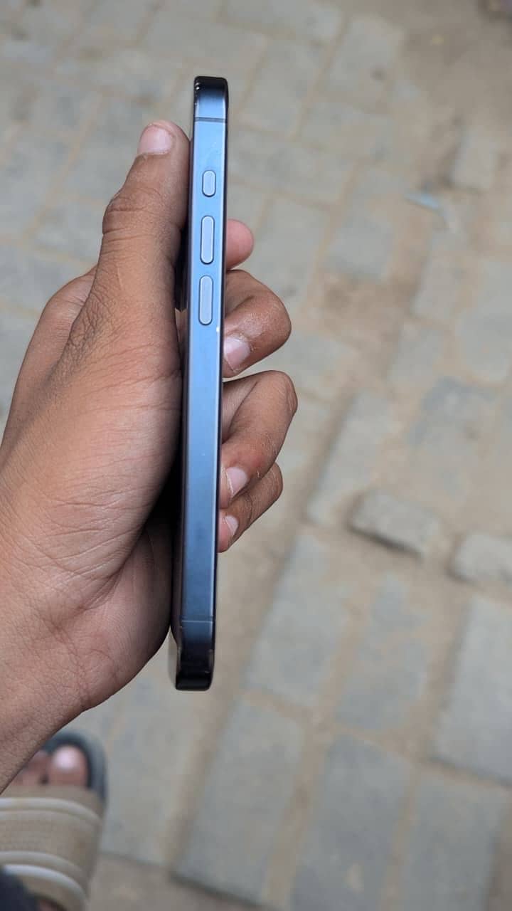 Apple iPhone 15 Pro 2