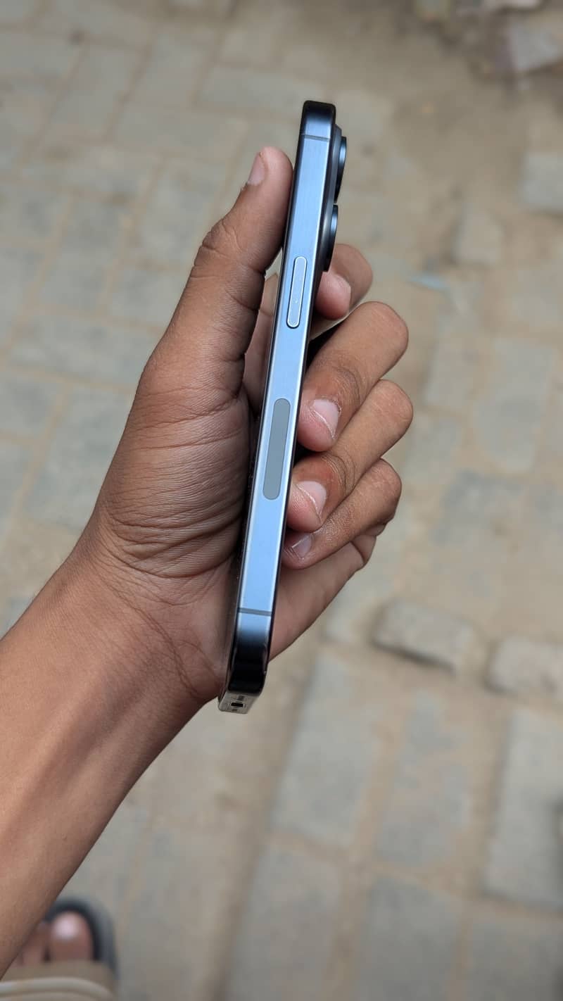Apple iPhone 15 Pro 3