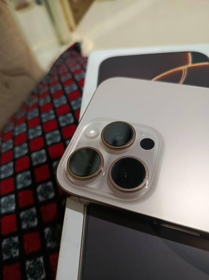 Apple iPhone 16 Pro Max 2